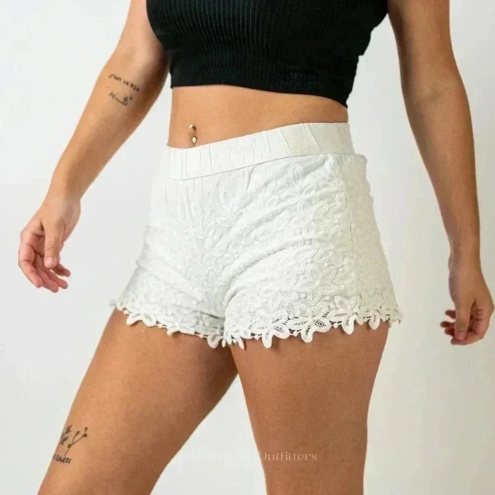 Zara Trafaluc Crochet Lace Pull On Cream White Cheeky Shorts - Picture 4 of 9